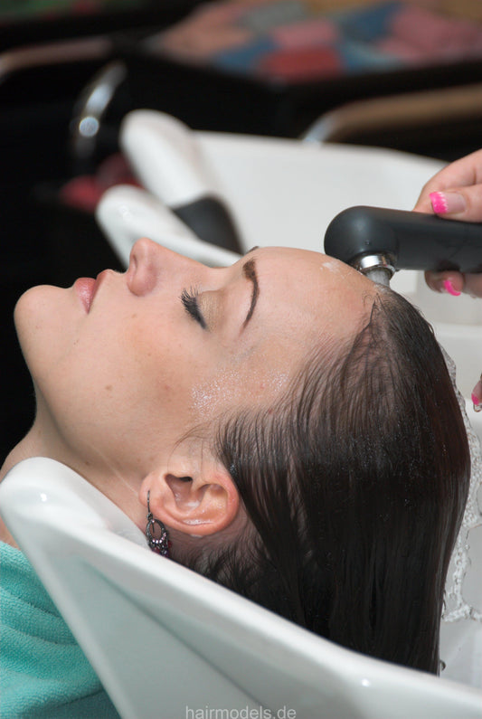 139 long hair shampooing backward 3 models