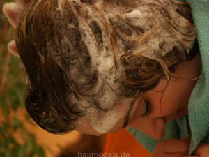 504 Berlin 4x forward shampooing hairwash in green towels