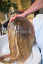 将图片加载到图库查看器，6064 KristinaS forward wash by mature barberette salon shampooing