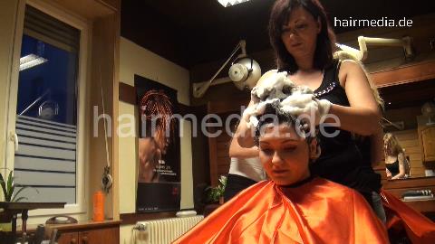 361 Benafsha 1 upright shampooing by Talya in red shampoocape