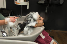 Carica l&#39;immagine nel visualizzatore di Gallery, 350 Nilay xxl hair rich lather backward salon shampooing in Bielefeld