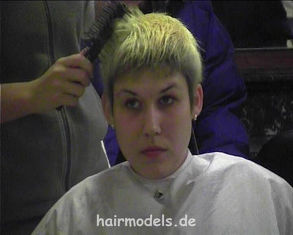 484 UlrikeS bleaching wash and buzz 16 min video for download