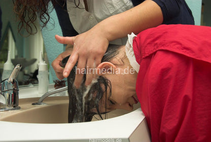 7002 RamonaF shampooing trailer
