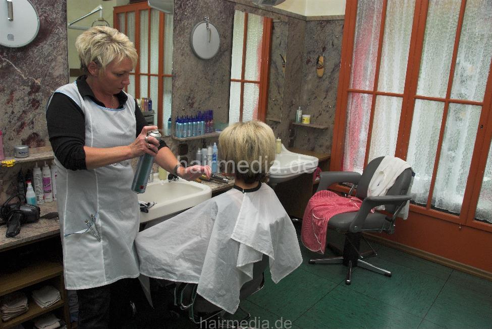 b011 Teen Jessi strong forward wash and blow by mom in white apron in vintage salon