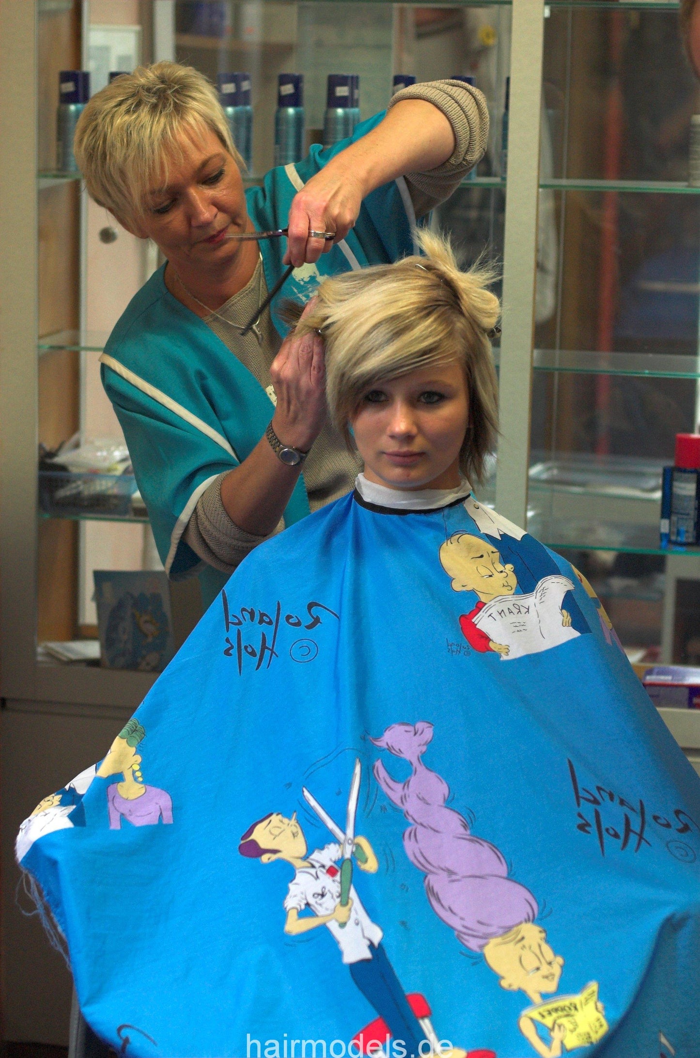 8038 Jessi teen strong drycut in mom´s salon
