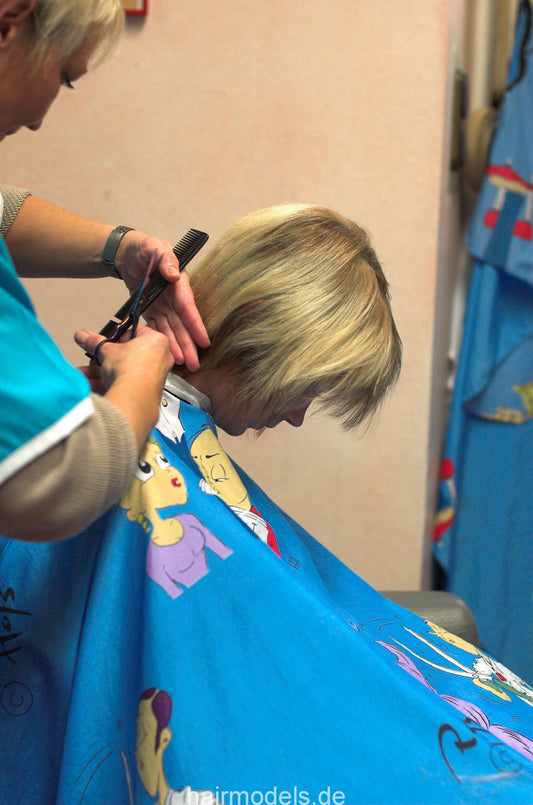 8038 Jessi teen strong drycut in mom´s salon