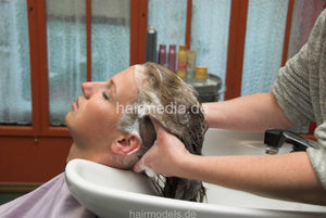 6014 Vera pampering shampooing backward vintage salon