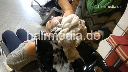 9085 CarolinaL by f1 salon backward shampooing