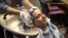 Carica l&#39;immagine nel visualizzatore di Gallery, 8098 Claudia 1 backward salon hair wash by barber