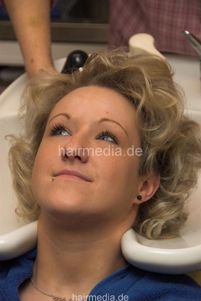 6115 Barberette MelissaHae 3 wash fresh styled hair salon backward shampooing by boss