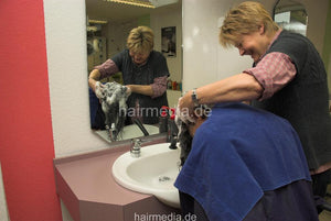 6115 Oxana 1 topmodel in boots forward salon shampooing hairwash by mature barberette