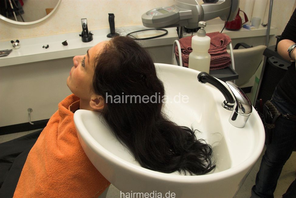 6096 Oxana 1 backward wash salon shampooing