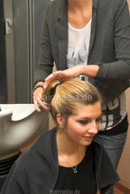 Cargar imagen en el visor de la galería, 6151 Patrizia 1 backward salon shampooing hairwash blonde long hair