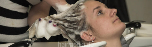 7047 Machteld 1 shampooing dutch perm Model in Berlin