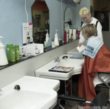 Load image into Gallery viewer, 7053 JuliaS shampoo forward by mom in salon