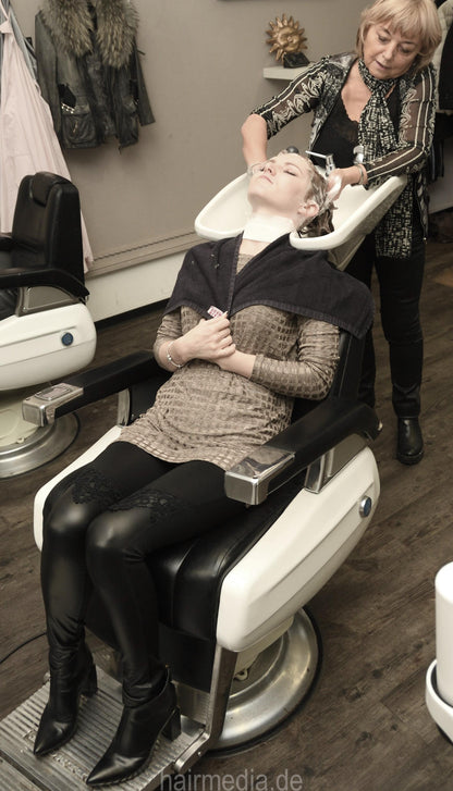 847 JuliaR s1343 2 backward wash electric chair