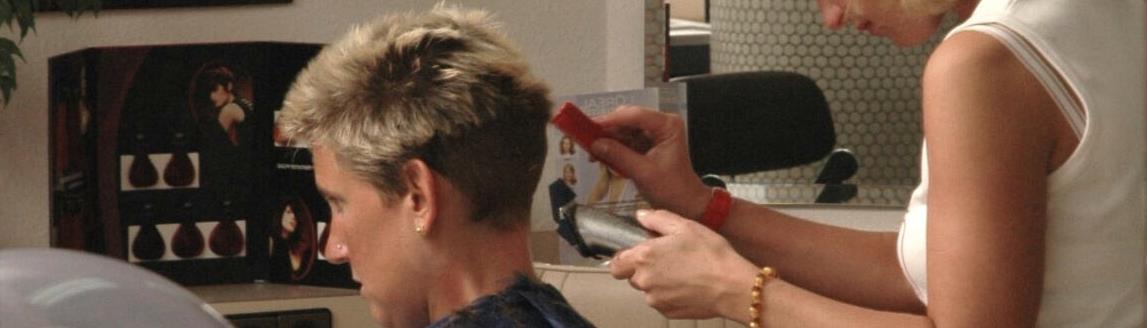 8044 Recklinghausen s0223 buzz drycut blond lady trailer