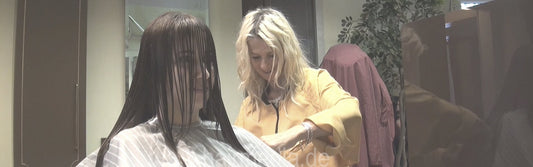 8097 Isabella 3 cut in vintage hairsalon Friseurladen