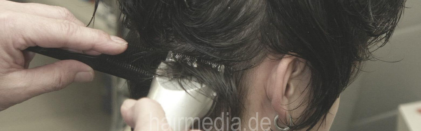 809 Jennifer W Duisburg cut and buzz