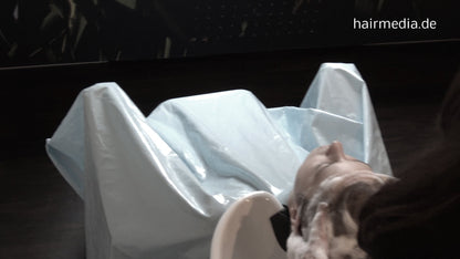 4052 daughter 1 shampooing in Mom´s salon backward