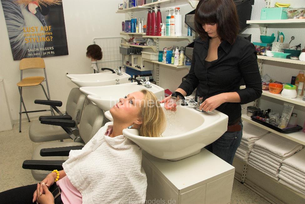 658 OlgaL shampooing forward manner and backward hairwash Duesseldorf Germany