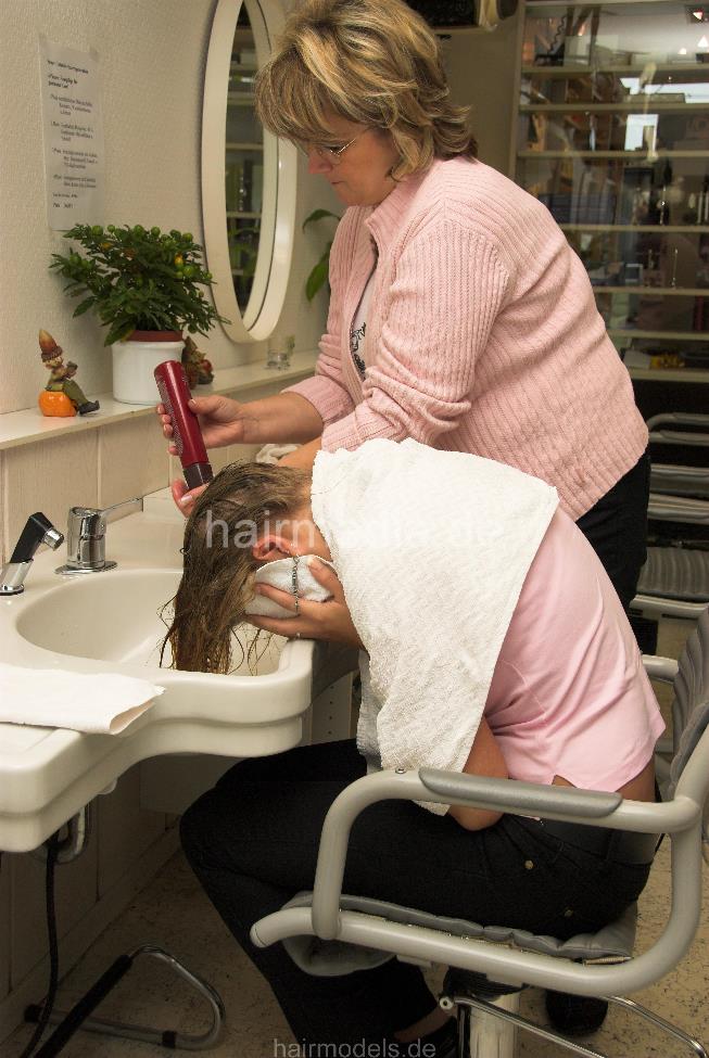 658 OlgaL shampooing forward manner and backward hairwash Duesseldorf Germany