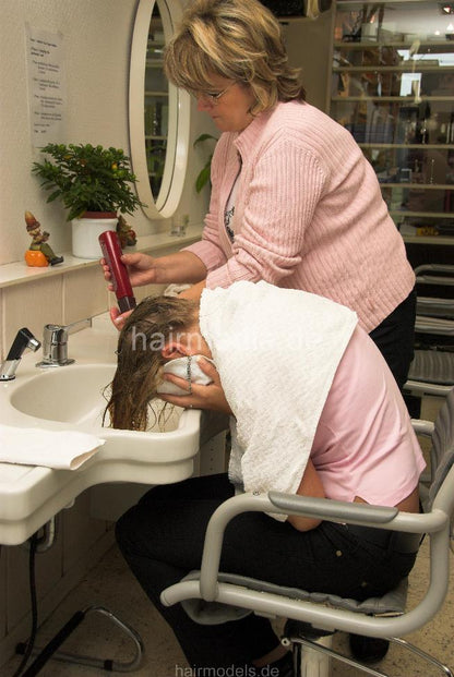 658 OlgaL shampooing forward manner and backward hairwash Duesseldorf Germany