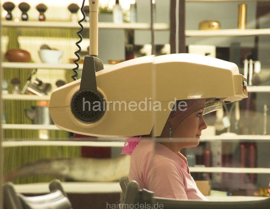 658 OlgaL wet set Duesseldorf salon hairnet
