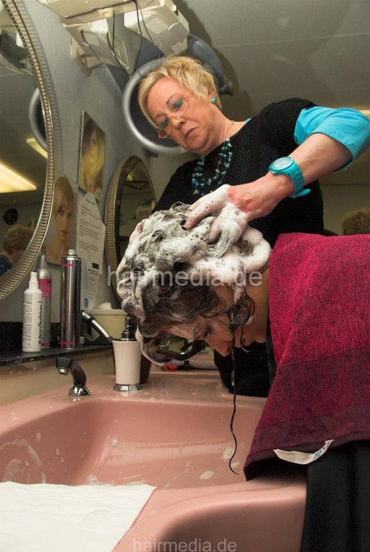 6137 JessicaSD 1 forward salon shampooing by strong mature barberette in glasses hair and ears