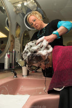 将图片加载到图库查看器，6137 JessicaSD 1 forward salon shampooing by strong mature barberette in glasses hair and ears