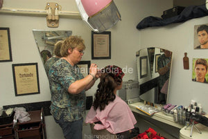 6137 JessicaSD 2 strong wet set in vintage Darmstadt hair salon