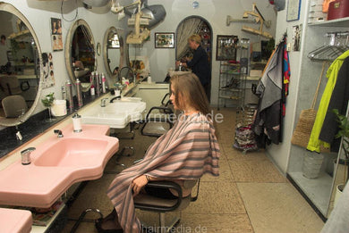 6129 01 EllenS strong forward manner hairwashing salon shampooing