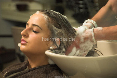 6129 05 VeronikaR backward shampooing hair wash by strong barberette in nylon apron Nylonkittel Friseurkittel