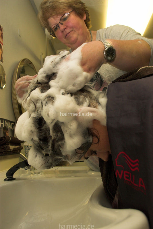 6152 2 OlgaG forward wash in vintage salon by mature barberette