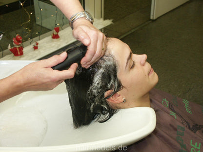 809 JenniferW Duisburg salon shampooing