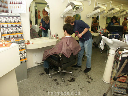 809 Jennifer W Duisburg cut and buzz
