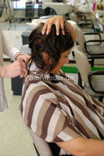 Charger l&#39;image dans la galerie, Inge TV unique nylon haircutcape hook closure saloncape e0135