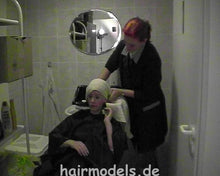Cargar imagen en el visor de la galería, 966 shampoocasting Nadine long blonde by sister NancyJ Barberette
