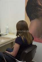 Charger l&#39;image dans la galerie, 790 Ann Kathrin Teen strong wash forward with gloves pre perm