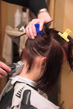 Laden Sie das Bild in den Galerie-Viewer, 8047 Barberette Anna buzz haircut napebuzz