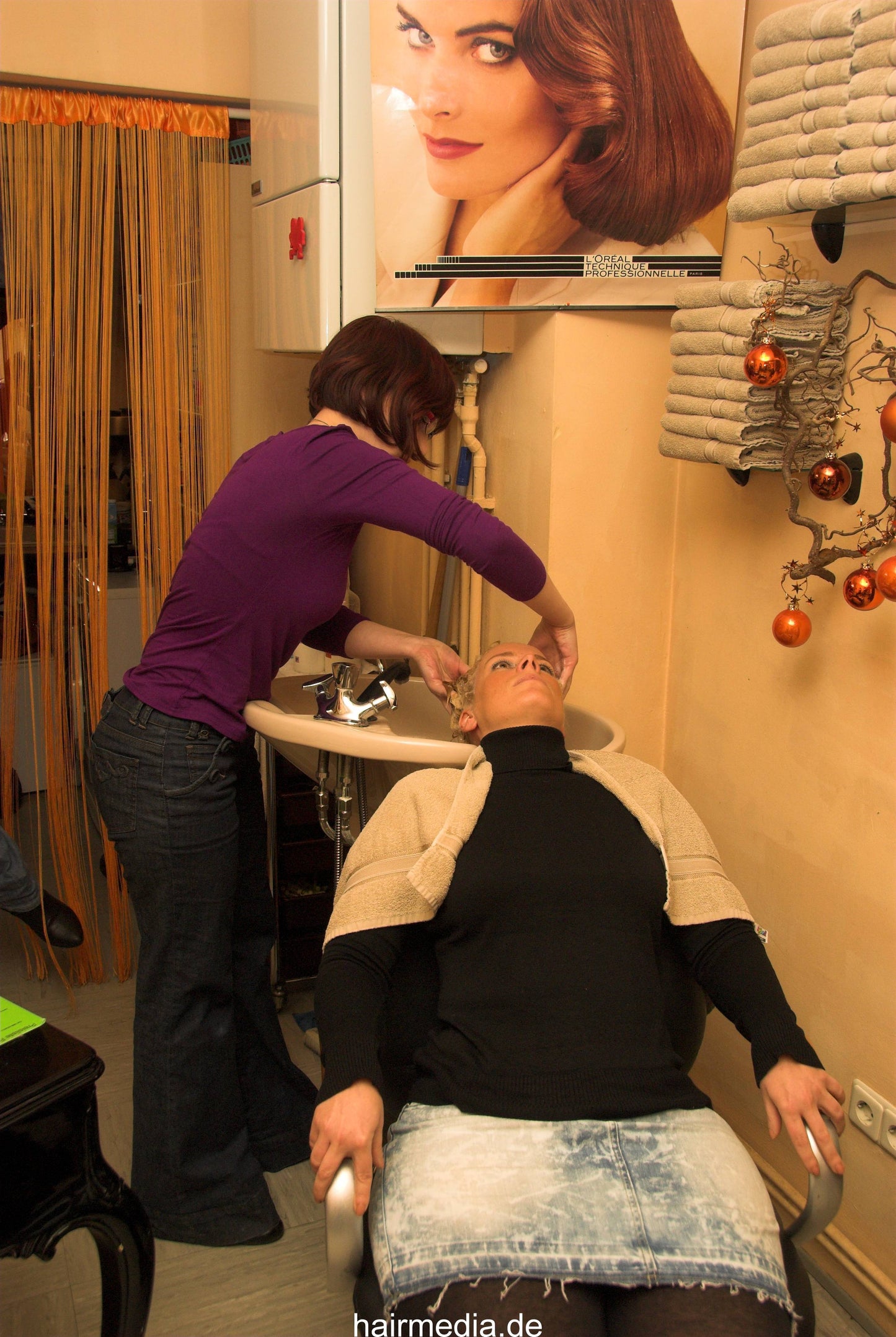 339 Silke by AnnaK in glasses, backward salon shampooing