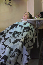Laden Sie das Bild in den Galerie-Viewer, 7016 young girl perm 1 wash backward salon shampoo