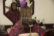 Carica l&#39;immagine nel visualizzatore di Gallery, b023 KristinaB in boots 3 scalp massage by barber and blow dry
