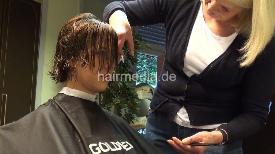 8090 NathalieN s1328 3 cut by mature barberette
