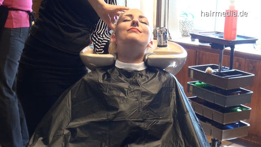 7081 Sania 1 backward wash salon shampooing bleached hair