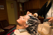 Carica l&#39;immagine nel visualizzatore di Gallery, 6158 Barberette VanessaDG 1 backward salon shampooing thick black barberettes hair