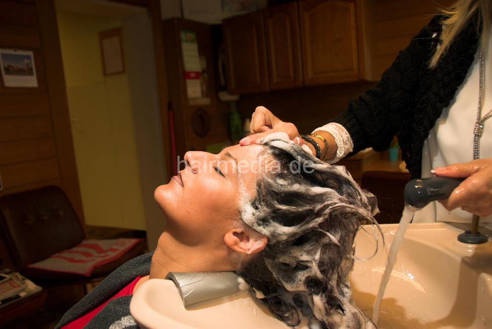 6158 Barberette VanessaDG 1 backward salon shampooing thick black barberettes hair