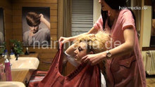 Laden Sie das Bild in den Galerie-Viewer, 360 Teodora upright shampoo blonde thick curly hair
