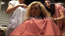 Laden Sie das Bild in den Galerie-Viewer, 360 Teodora upright shampoo blonde thick curly hair