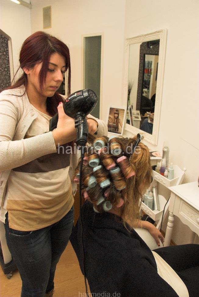 b019 JuliaG style brush and velcrorollers